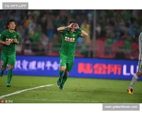 费耶诺德进攻组织层次清晰 前场小范围配合撕开防线